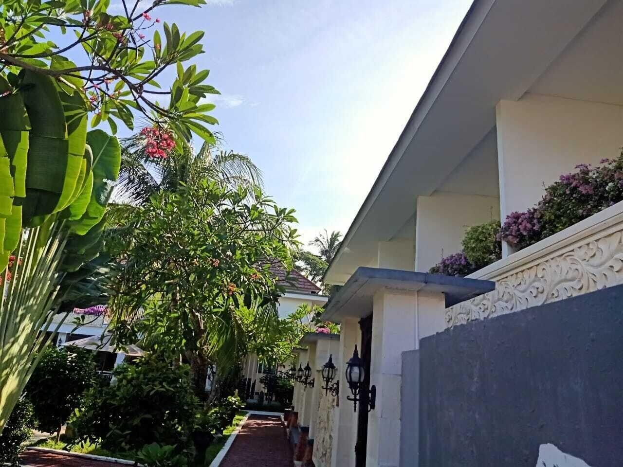 Puri Saron Senggigi Hotel Exterior foto